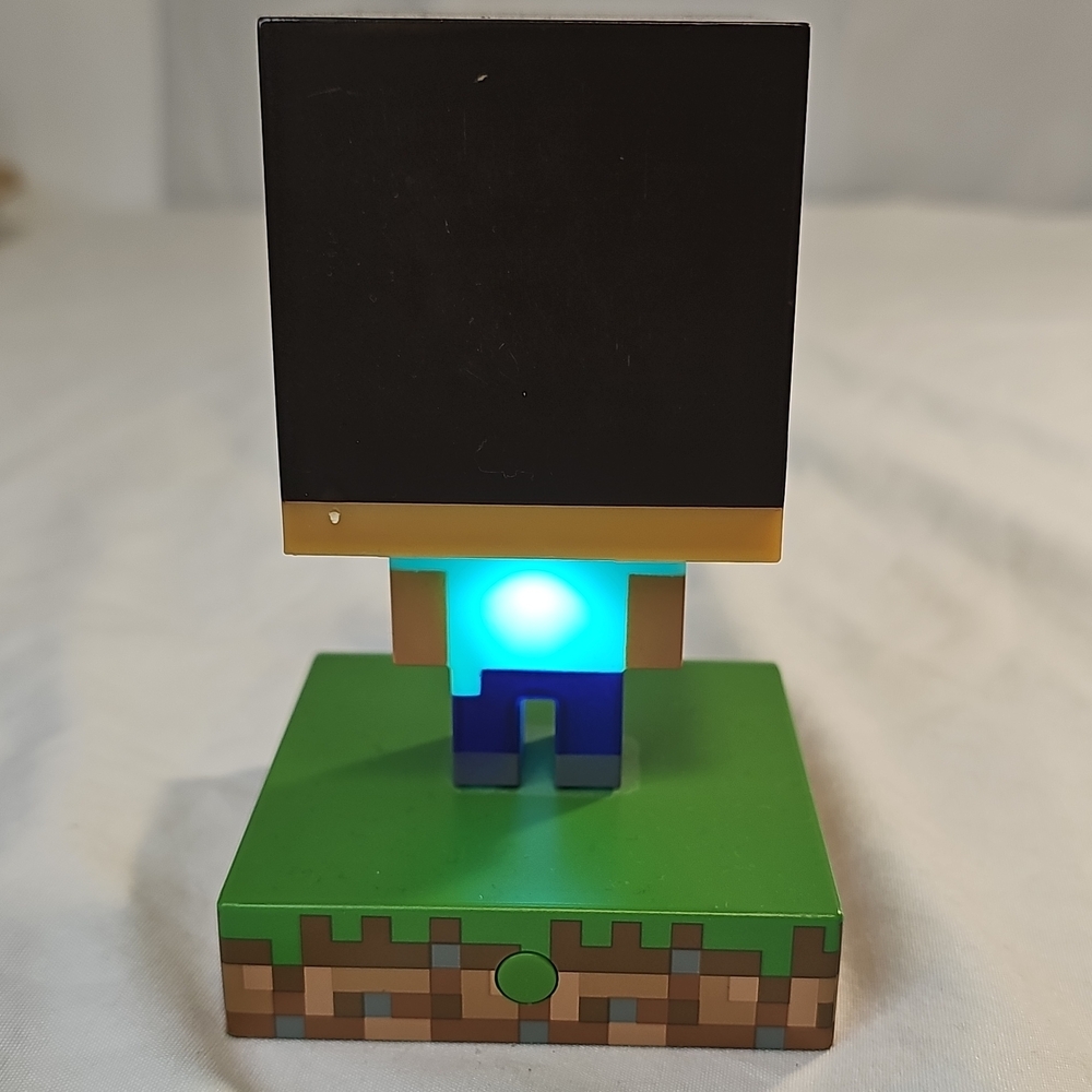 Minecraft Pixelated LED Light - Picture 2 of 4